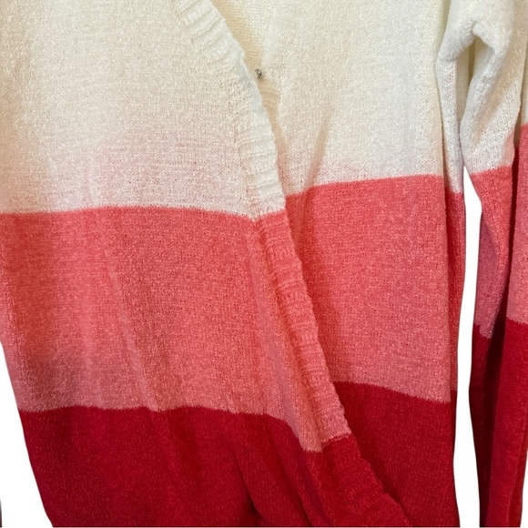 🌹Entro Cardigans in White and Red Gradient Knit - Picture 2 of 5